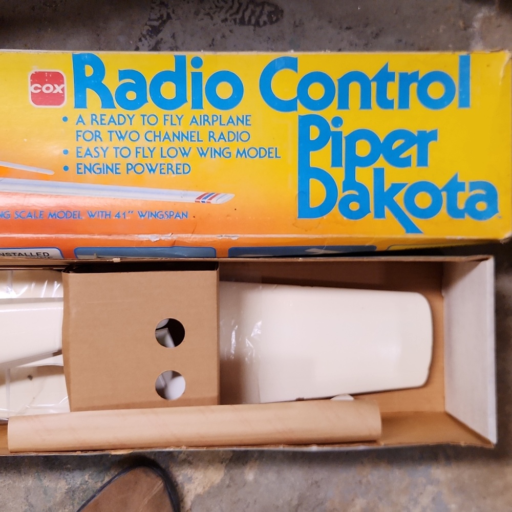 Cox Radio Control Piper Dakota Airplane Vintage, New In Box W Factory Engine. - Picture 3 of 8